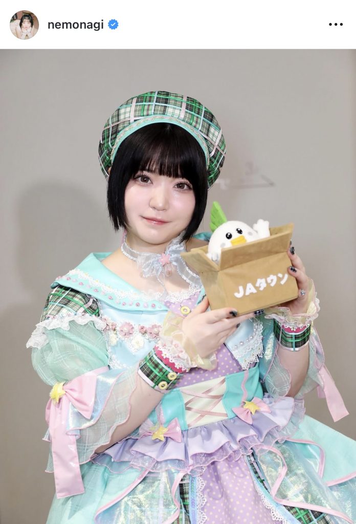 アイドル卒業ライブを終えて笑顔を見せる