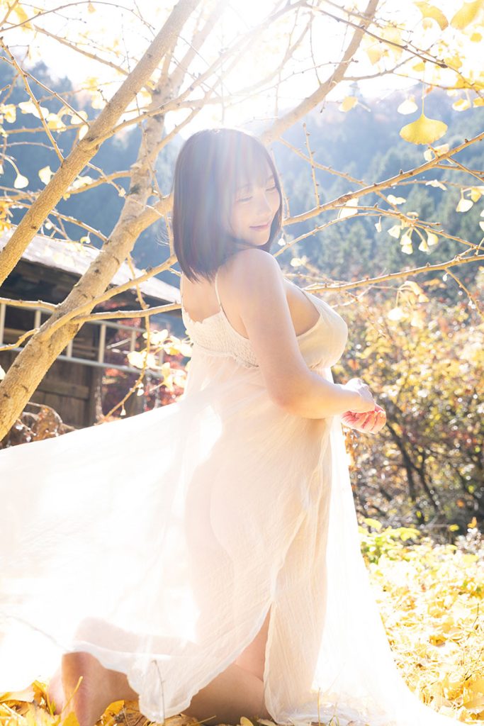 天月愛写真集『あまぱい』より