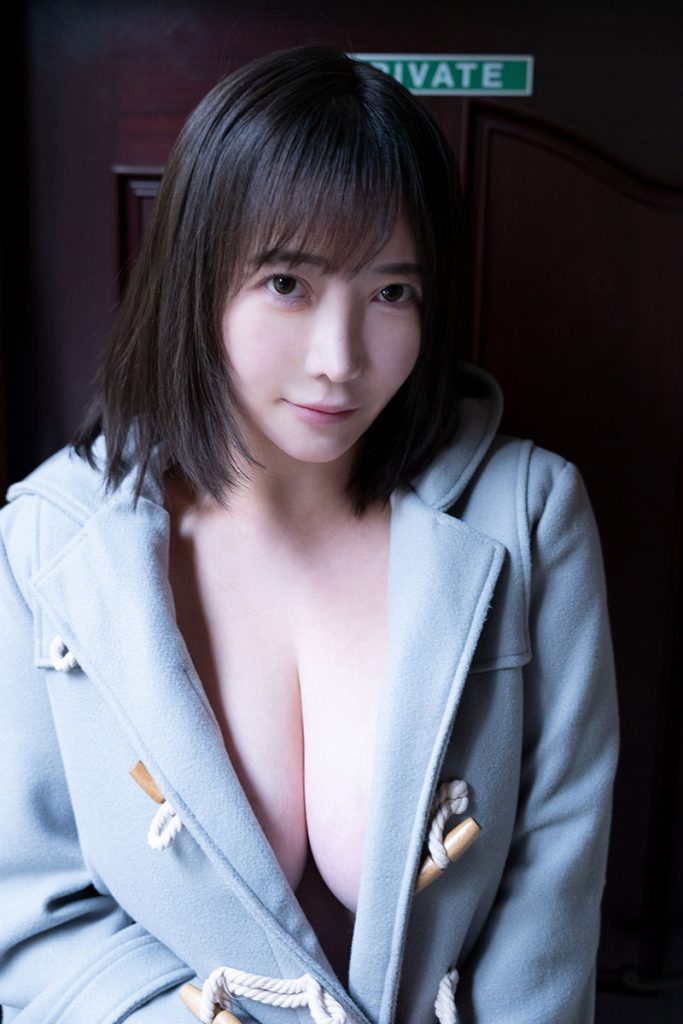 天月愛写真集『あまぱい』より