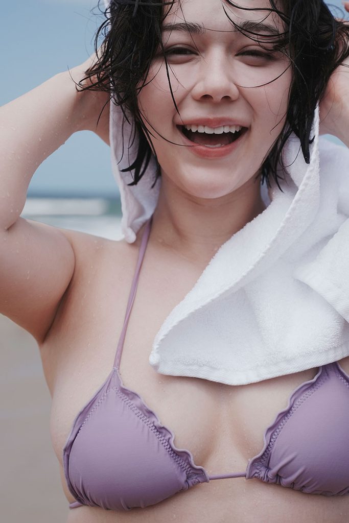 写真集『村重杏奈 あんな』より