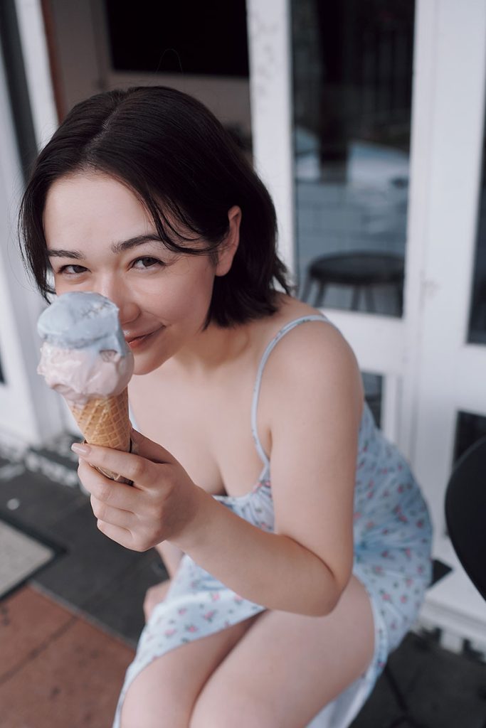 写真集『村重杏奈 あんな』より