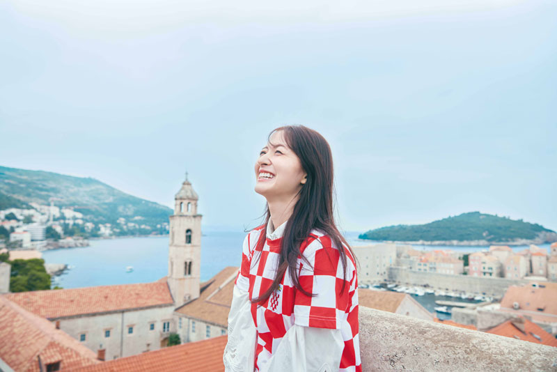 乃木坂46・金川紗耶1st写真集より