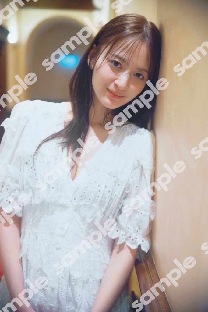 乃木坂46・金川紗耶1st写真集より、YouTube生配信特典、本編未公開カット折り目なしB3ポスター(※配信は終了)