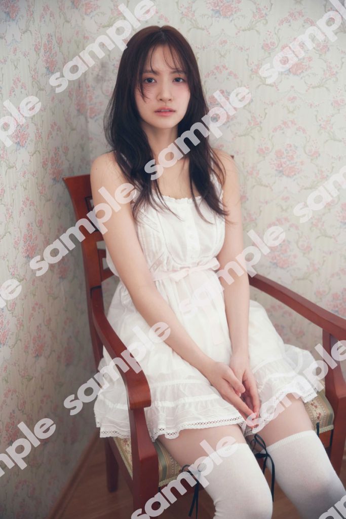 乃木坂46・金川紗耶1st写真集より、YouTube生配信特典、本編未公開カットのプロフィールカード
