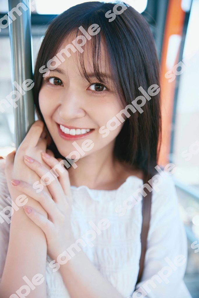 乃木坂46・金川紗耶1st写真集『好きのグラデーション』よりくまざわ書店特典ポストカード