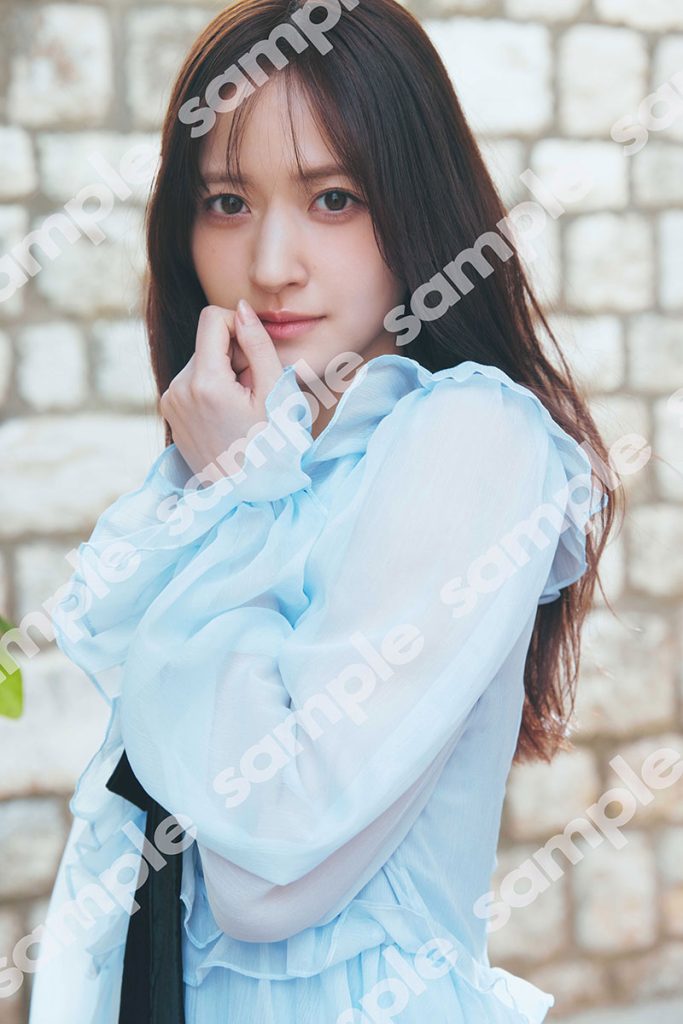 乃木坂46・金川紗耶1st写真集『好きのグラデーション』よりコーチャンフォー特典ポストカード