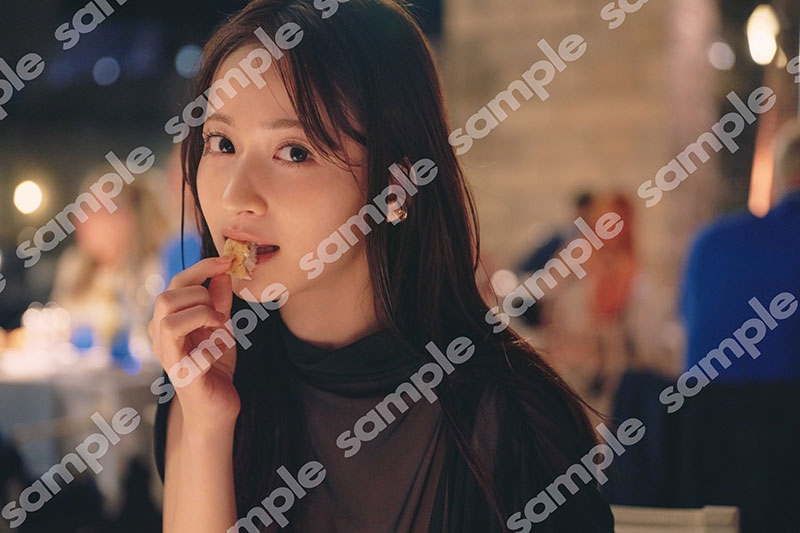 乃木坂46・金川紗耶1st写真集『好きのグラデーション』よりブックファースト特典ポストカード