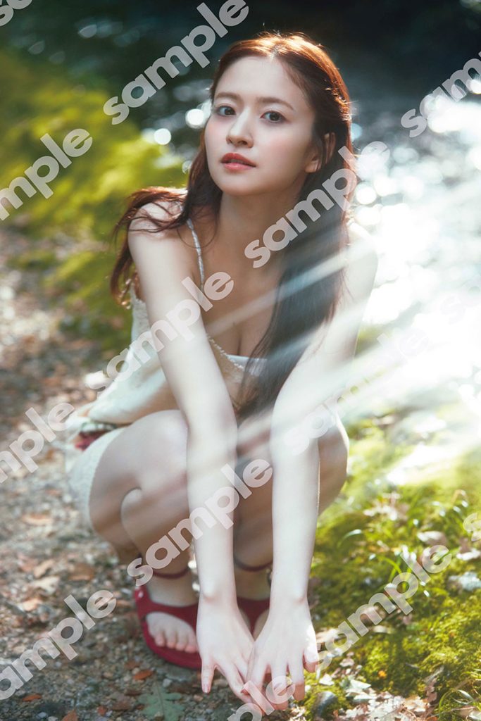 乃木坂46・金川紗耶1st写真集『好きのグラデーション』より楽天ブックス(通常版のみ)特典ポストカード