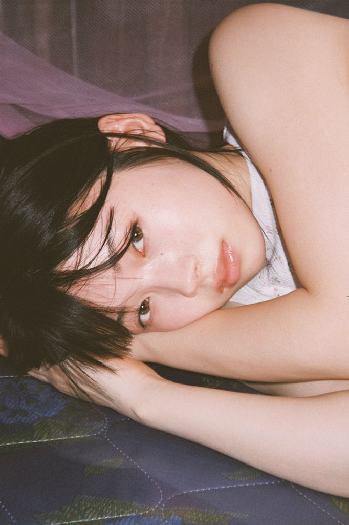 写真集『水光　南琴奈』(小学館)より