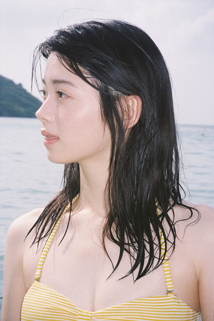 写真集『水光　南琴奈』(小学館)より