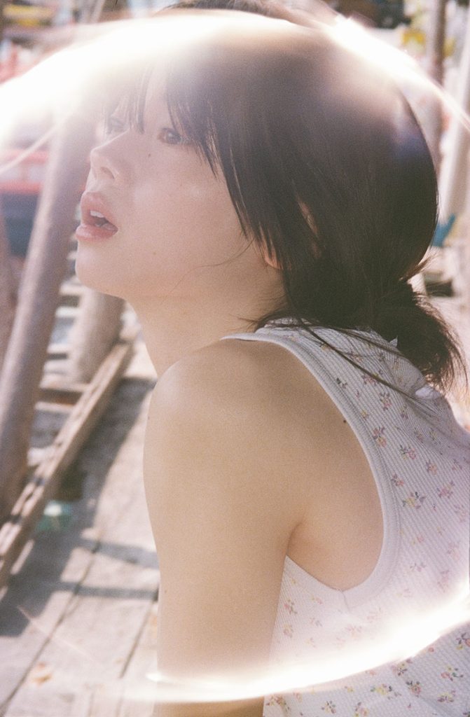 写真集『水光　南琴奈』(小学館)より