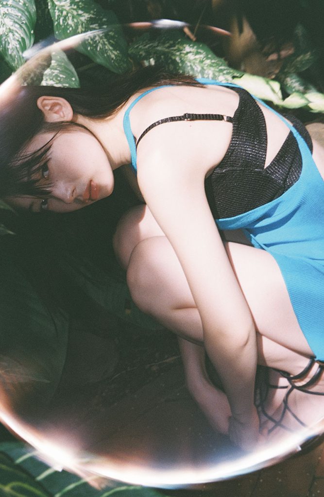 写真集『水光　南琴奈』(小学館)より