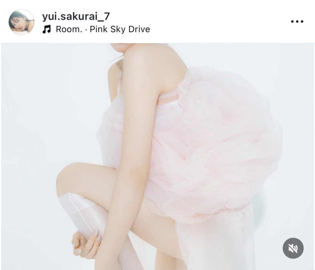 露出多めで思わずドキッとしてしまう1枚