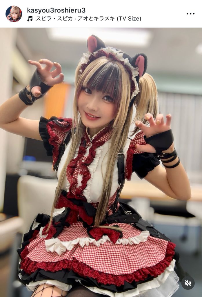 パンクなメイド姿もキュート
