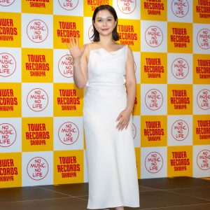 「村重の横、明るいです！」村重杏奈、芸能界の先輩たちからの“帯コメ”に感謝