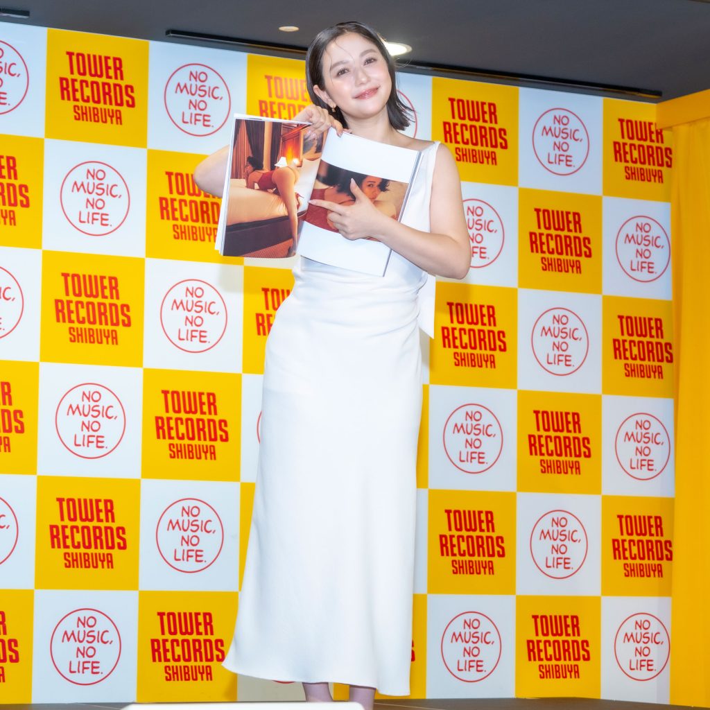 村重杏奈写真集『あんな』発売記念取材会より