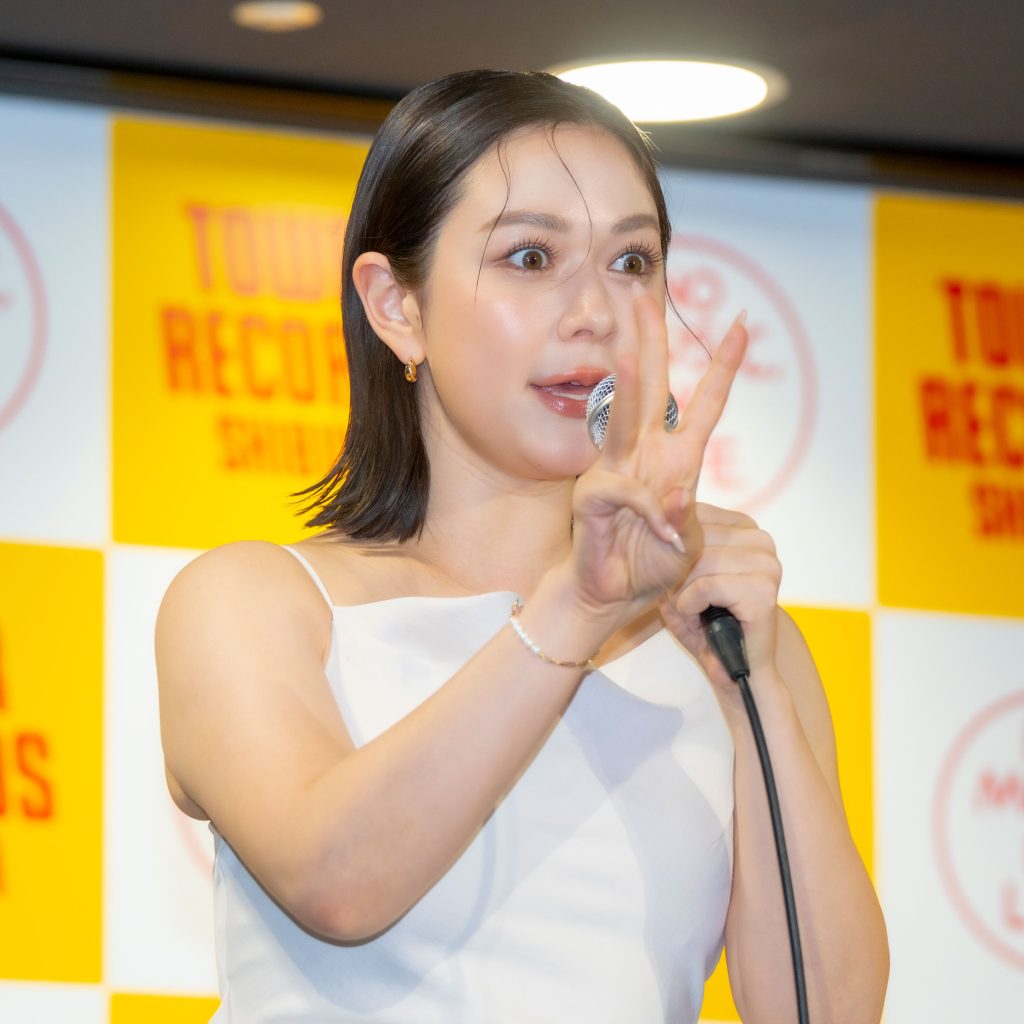 村重杏奈写真集『あんな』発売記念取材会より