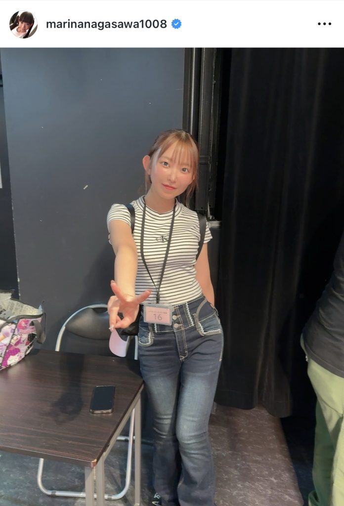 私服姿で物販スタッフとして活躍中