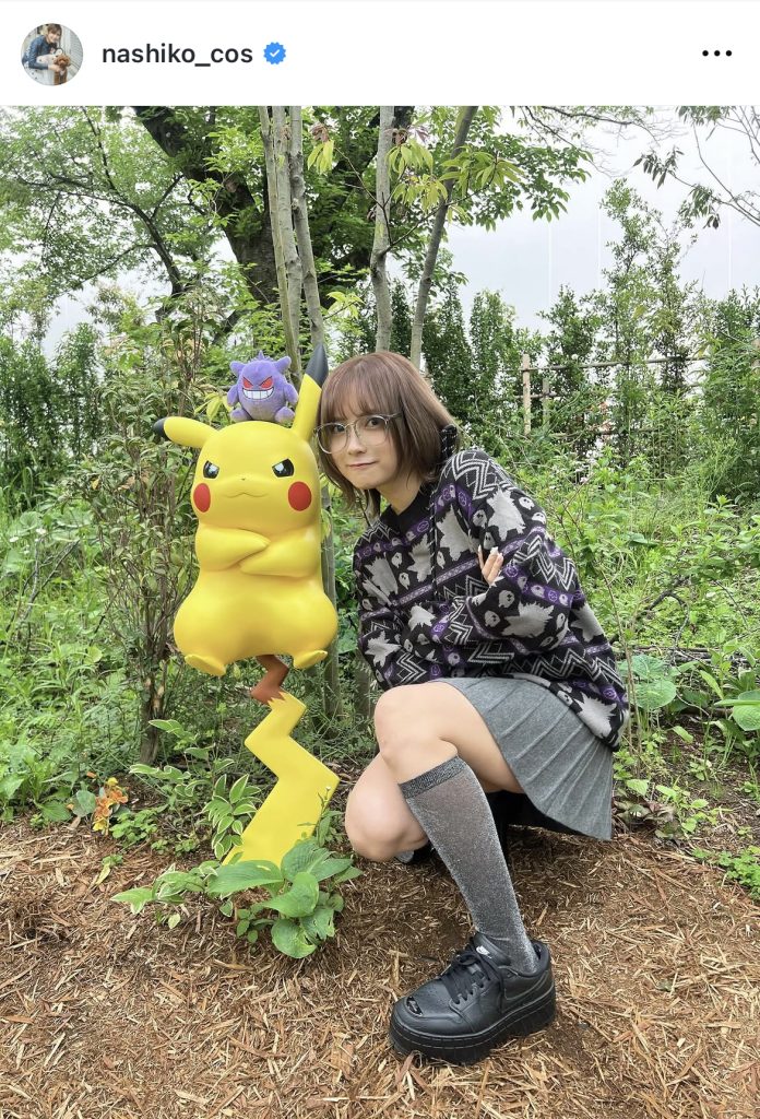ピカチュウと同じポーズで記念撮影