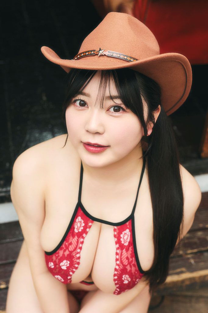 グラビアアイドル能美真奈トレーディングカード「能美真奈~PUNI PUNI~Tradingcard」より