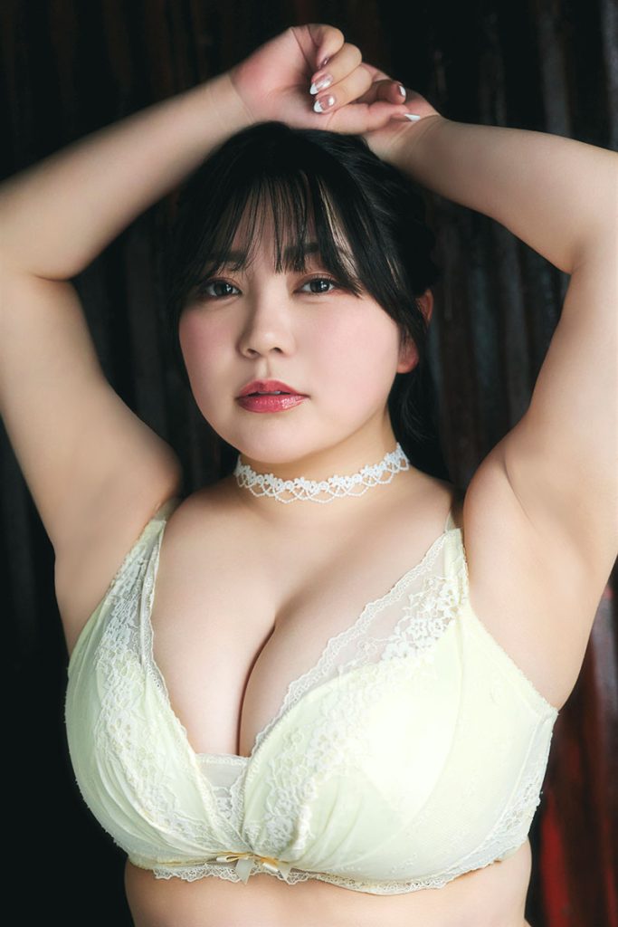 グラビアアイドル能美真奈トレーディングカード「能美真奈~PUNI PUNI~Tradingcard」より