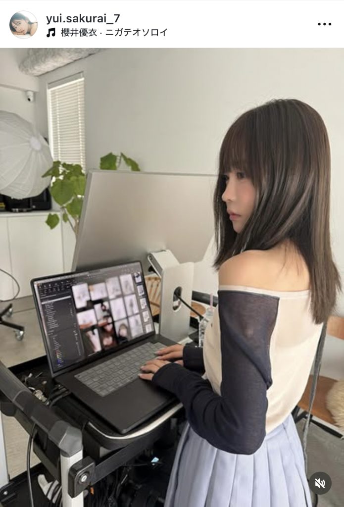 FRUITS ZIPPER・櫻井優衣が画像チェック中の姿を公開