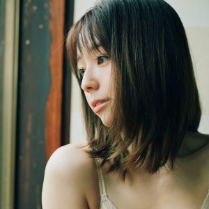 芸能界デビューから22周年…しっとりと魅せる温泉ロケ