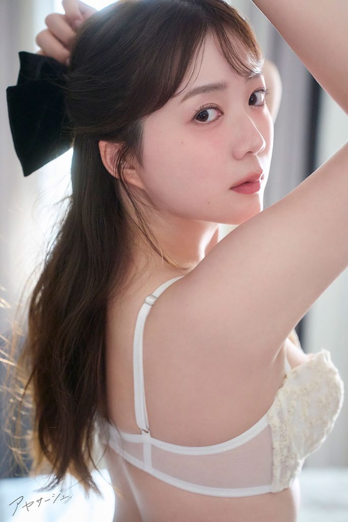 伊藤彩沙写真集「アヤサージュ」より