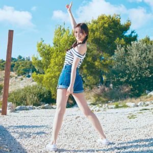 乃木坂46金川紗耶、王道アイドル姿から大人な魅力あふれるショットまで…裏表紙カット解禁