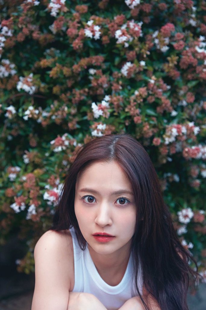 乃木坂46・金川紗耶1st写真集『好きのグラデーション』より楽天ブックス限定版裏表紙