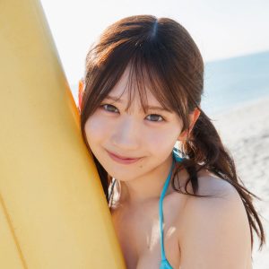 日向坂46藤嶌果歩、“空色”ビキニショット解禁！マイアミらしい雰囲気が感じられる1枚