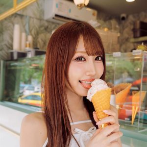SKE48野村実代1st写真集発売記念！バラ風呂カットや美脚際立つブラックランジェリーショットなど新たに公開