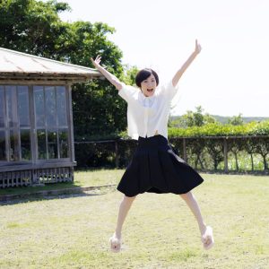 生駒里奈、10年ぶり写真集発売　奄美大島で見せた“変わらない私と新しい空気”