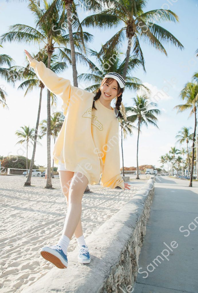 日向坂46藤嶌果歩1st写真集『果実の歩幅』より、@Loppi・HMV(※通常版のみ ※HMV&BOOKS SHIBUYA、HMV&BOOKS NAMBAを除く)ポストカード