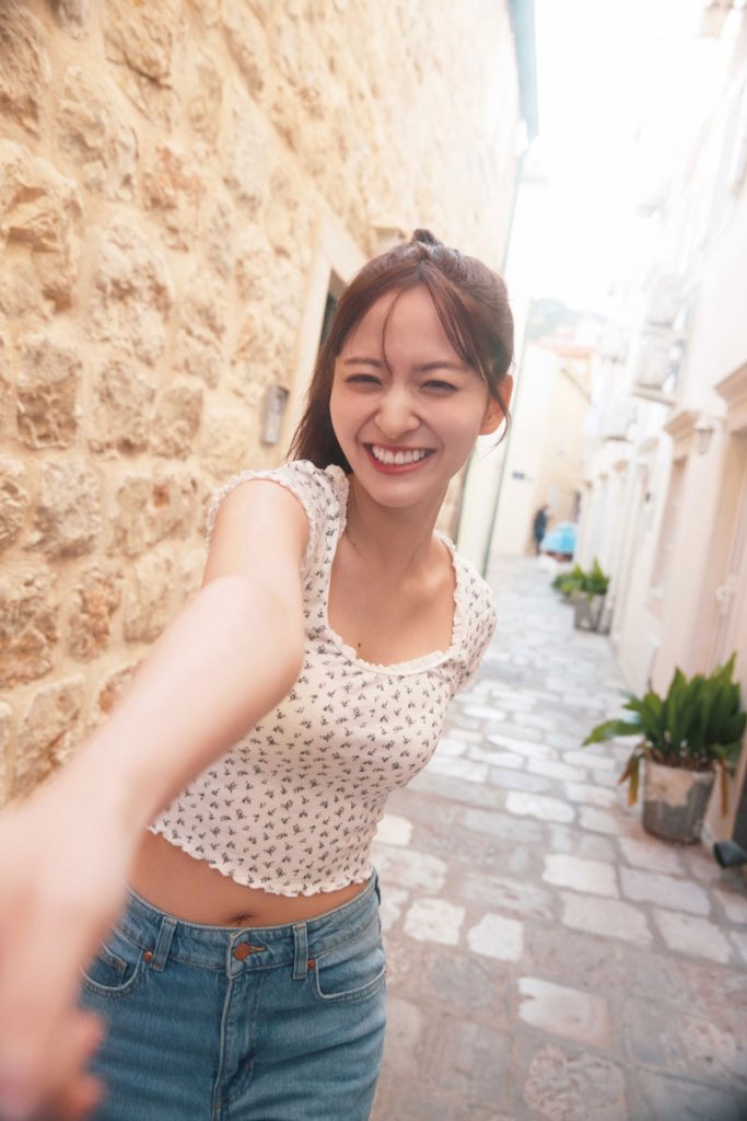 乃木坂46・金川紗耶1st写真集『好きのグラデーション』より