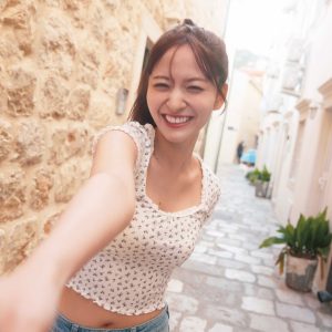乃木坂46金川紗耶1st写真集より“彼女感”あふれる新カット解禁!パネル展開催も決定