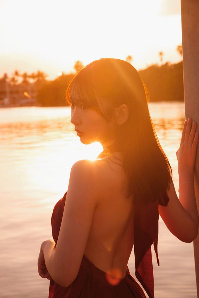 日向坂46藤嶌果歩1st写真集『果実の歩幅』より紀伊國屋書店限定カバー版裏表紙