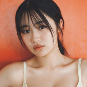 “ミスヤングマガジン”晴こころ、透き通るような素肌が美しいグラビアショット