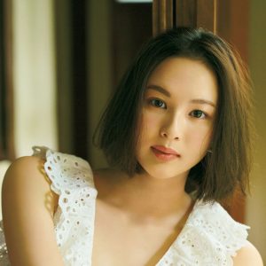 貴乃花光司氏・河野景子氏の次女、しなやかなグラビアショット