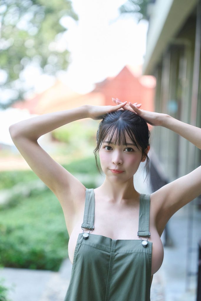 七瀬なな1st写真集『みつめて。』より