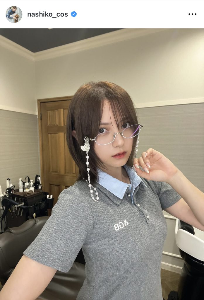 メガネを掛けてクールな1枚