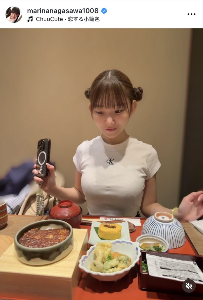 ウナギを前にご機嫌