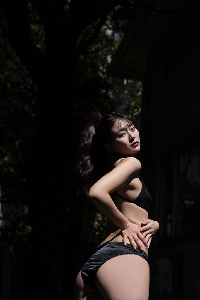 豊田ルナ デジタル写真集『Moonlight Shadow』(ワニブックス)