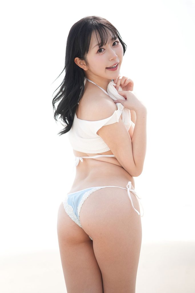 グラビアアイドルまきほイメージDVD「ナチュラルも愛して」より