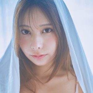 身長170cm“日本一美しいDJ”、初めてのグラビア