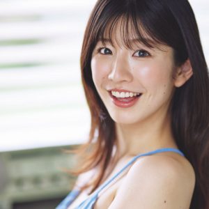 元保育士で現在はモデル…謎に包まれた癒やし系美女に迫る