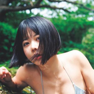 インフルエンサーの美女が沖縄で魅せる水着グラビア