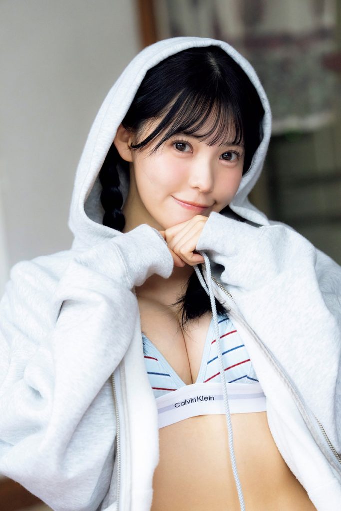 「週刊FLASH」に登場している立花ことり