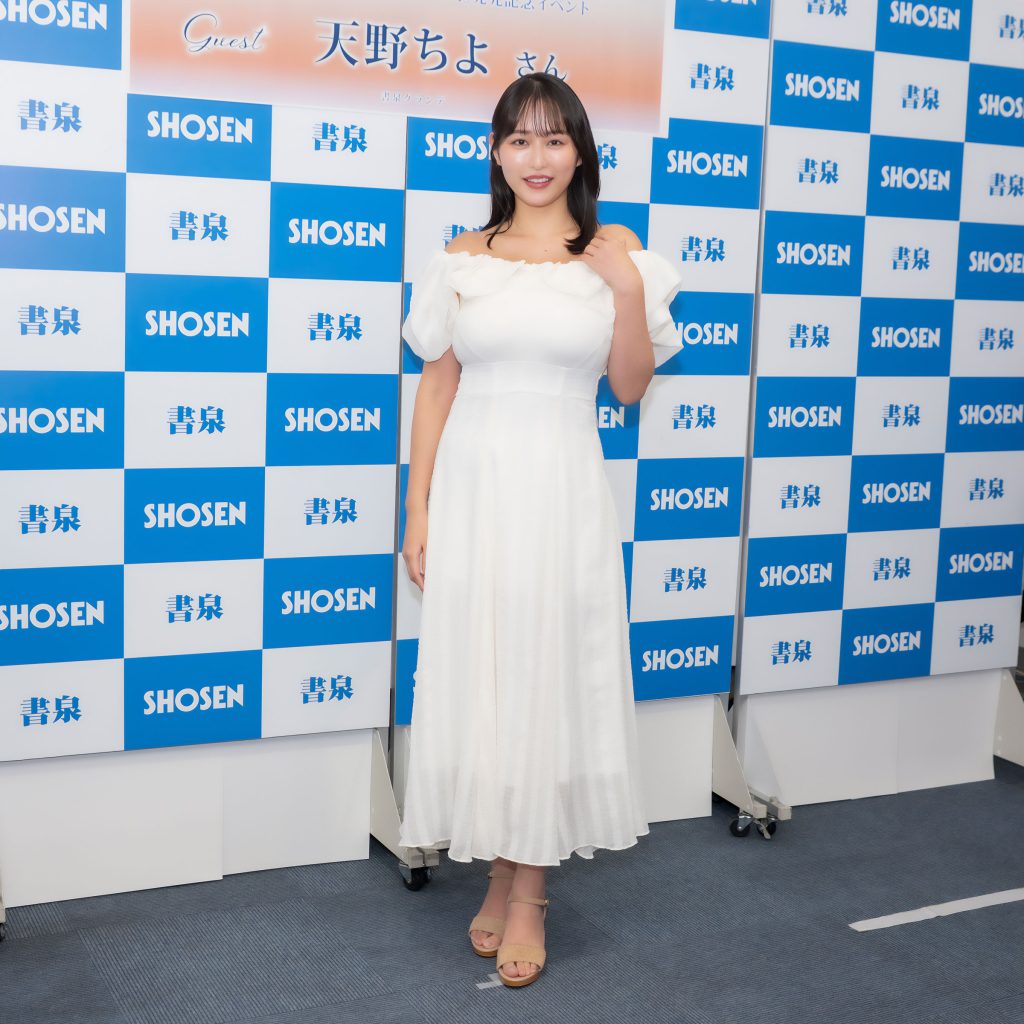 天野ちよが1st写真集「ひとしずく」発売記念取材会に出席