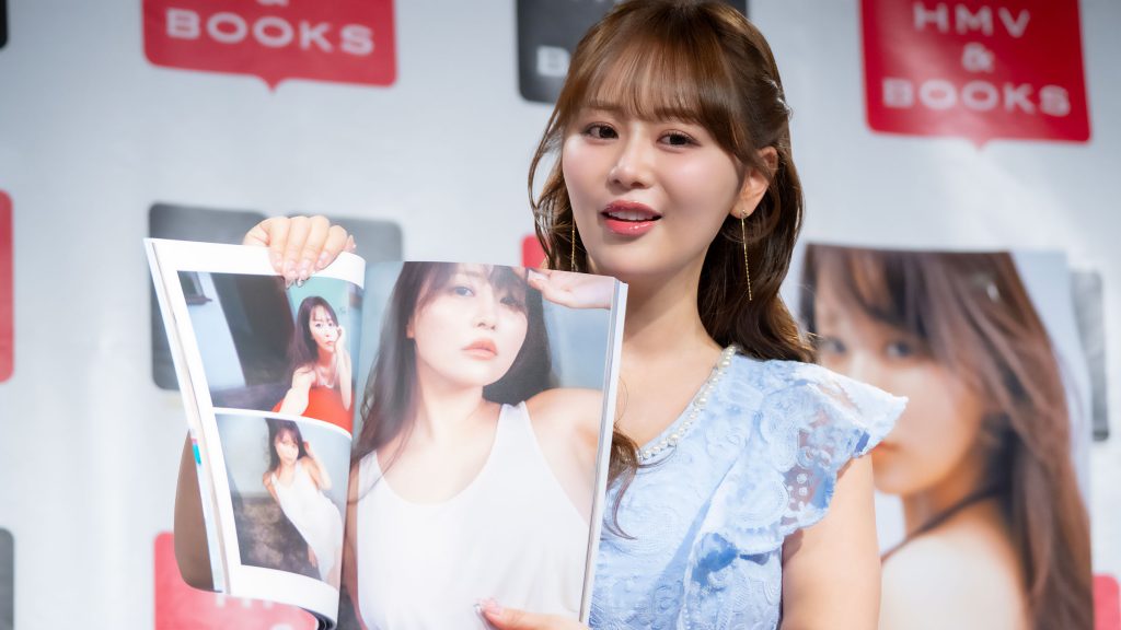 井口裕香が3rd写真集「cappuccino」発売記念取材会に出席